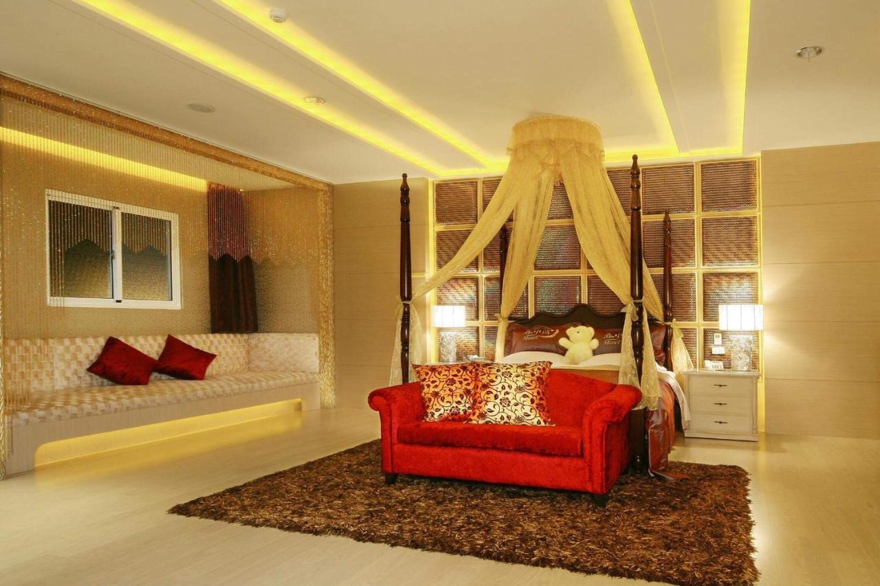 Spring Young Motel Fengyuan Luaran gambar